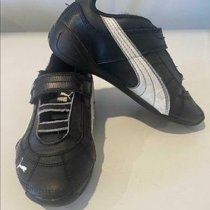 Good condition Pumas for boys